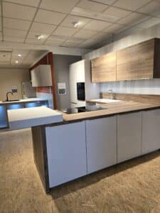 Nobilia Flash Küche in Seidengrau bei XXL Cuisine Eupen – elegante Küchenansicht