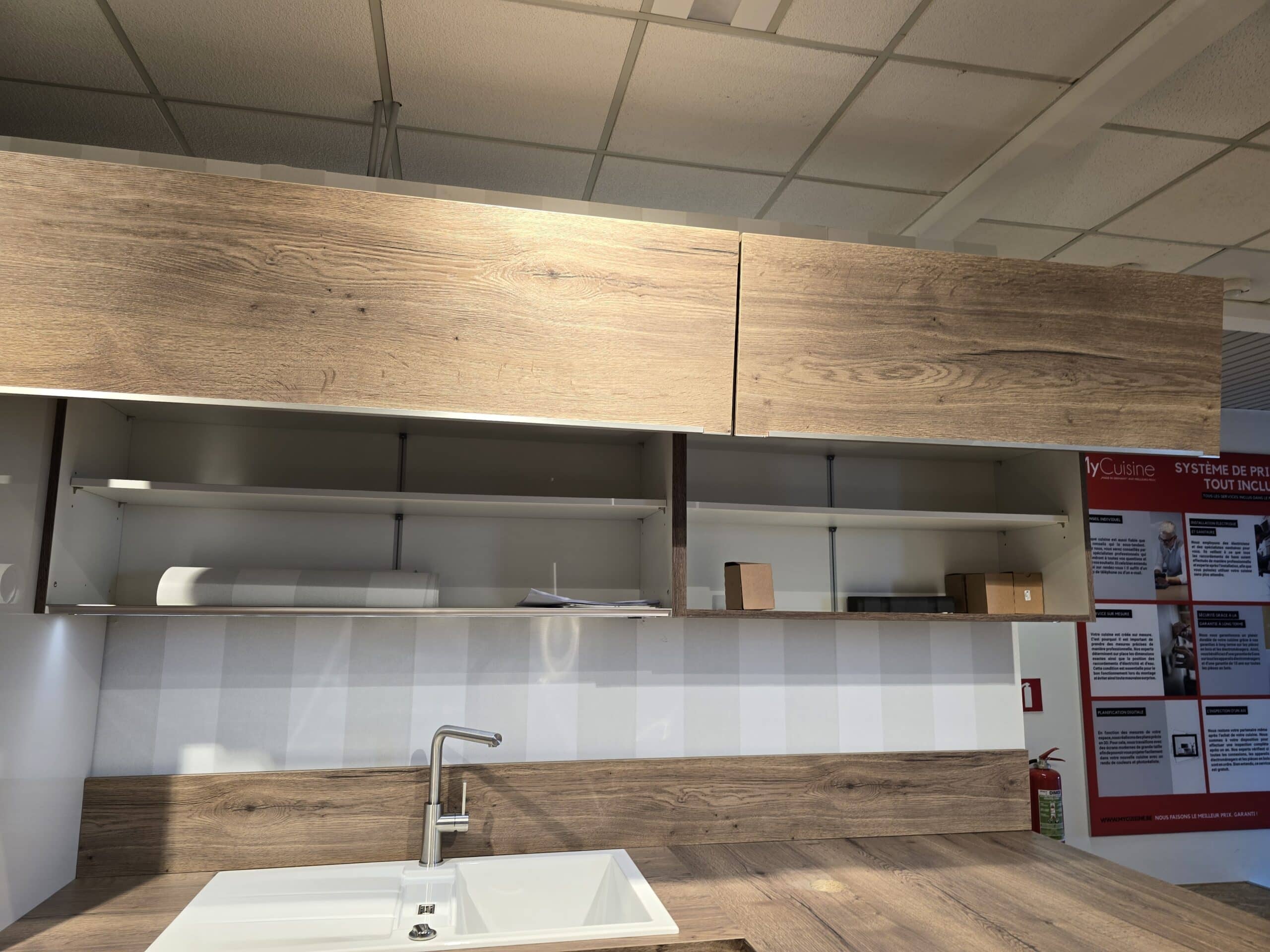 Hängeschränke in der Nobilia Flash Küche Seidengrau bei XXL Cuisine Eupen