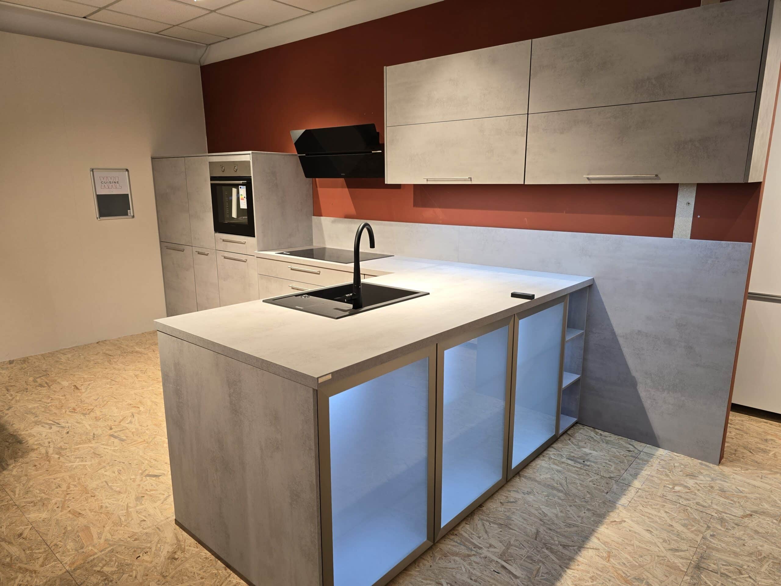 Nobilia Riva Küche in Betongrau mit modernem Design bei XXL Cuisine Eupen